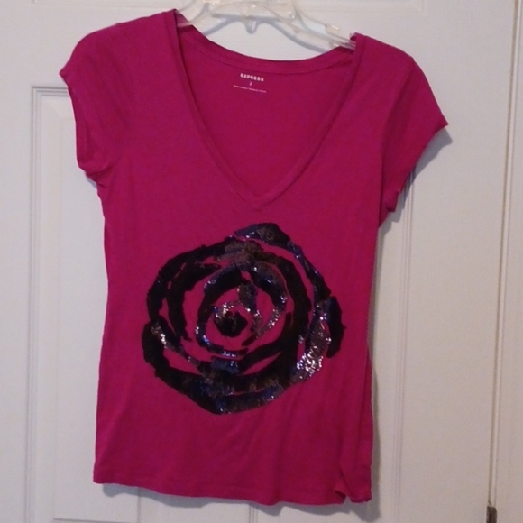 💙🌺Express Pink Graphic Sequin T-Shirt - Picture 9 of 10